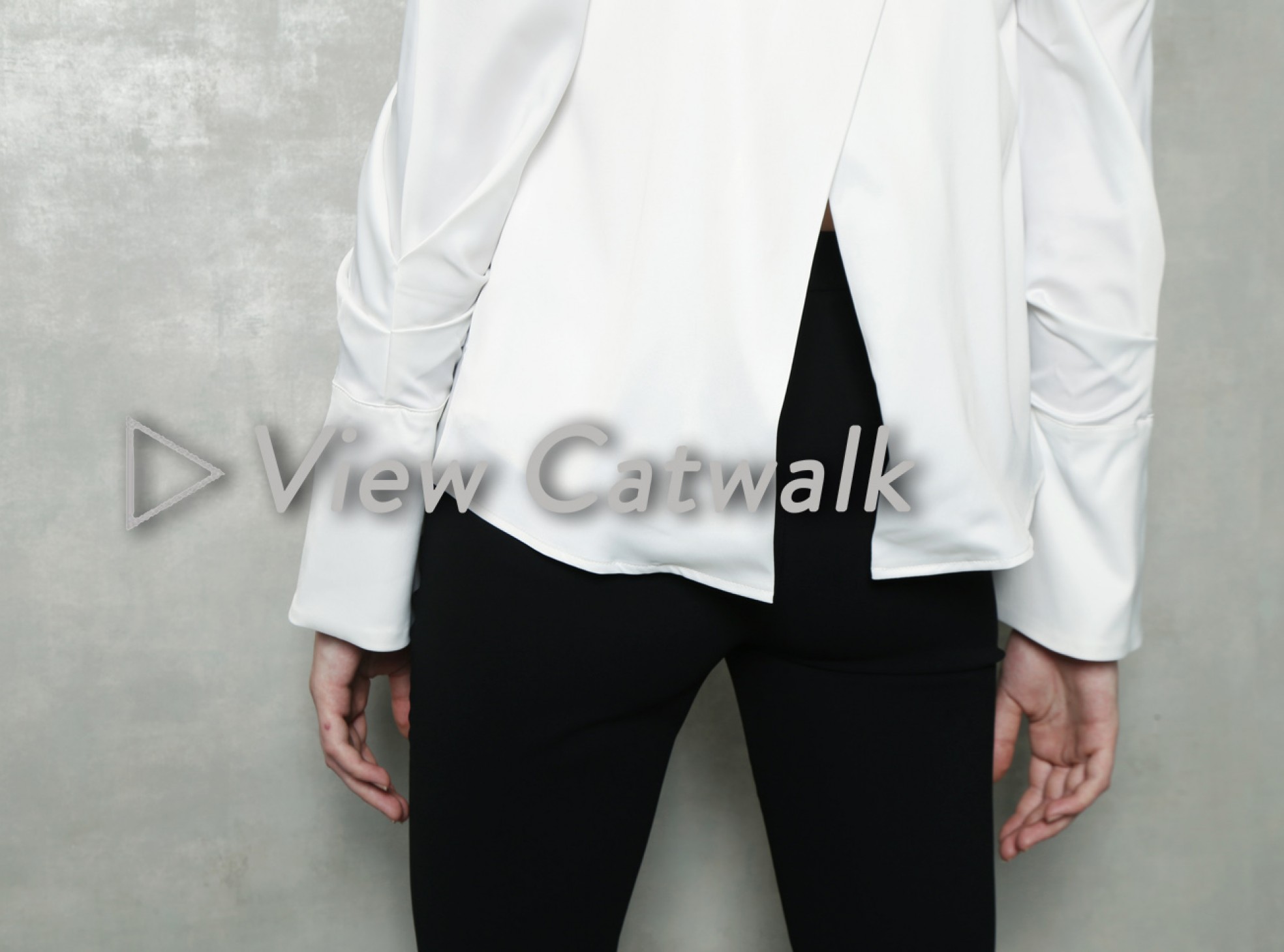 MOMENTS L'SLEEVE TOP - WHITE